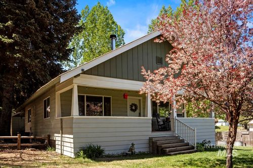 202 S School St, Cascade, ID, 83611-7730 | Card Image