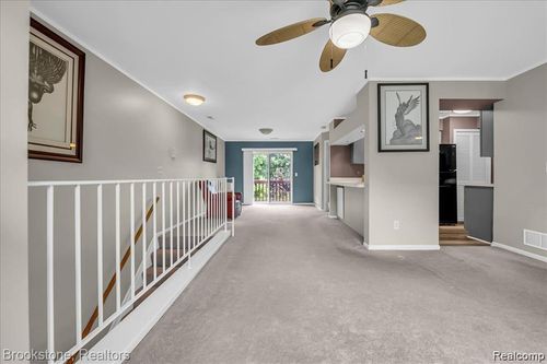 1574 Meadow Side Dr, Rochester Hills, MI, 48307-3081 | Card Image