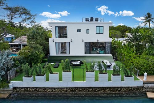 8005 Noremac Ave, Miami Beach, FL, 33141-1753 | Card Image