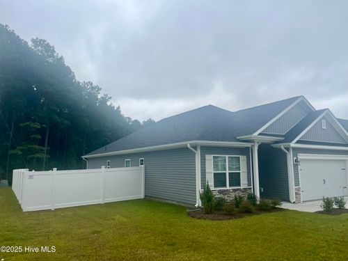 601 Central Park Way, Richlands, NC, 28574-1145 | Card Image