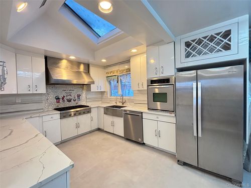 105 Seaman Rd, Jericho, NY, 11753-1608 | Card Image