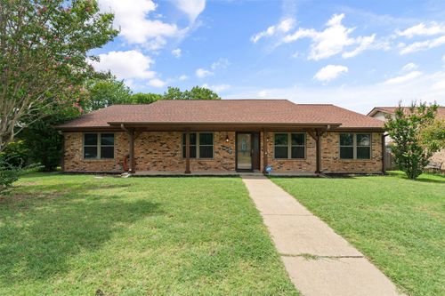 909 Fair Oaks Dr, Garland, TX, 75040-3600 | Card Image