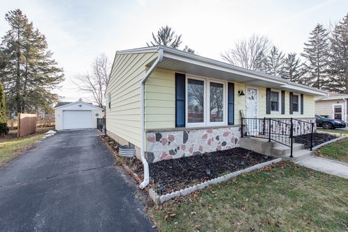 315 E Susan Dr, OAK CREEK, WI, 53154-3005 | Card Image