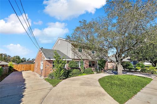 2441 Mercedes Blvd, New Orleans, LA, 70114-5057 | Card Image