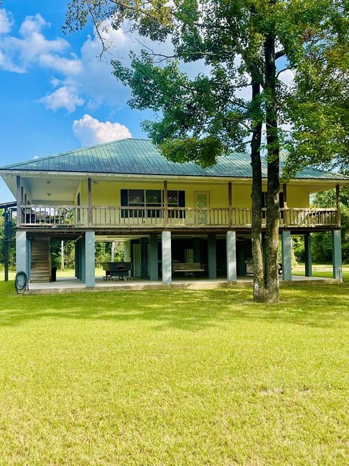 70 Weekend Dr, Poplarville, MS, 39470-8005 | Card Image