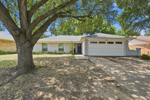 8224 Saint Patrick St, North Richland Hills, TX, 76180-5517 | Card Image