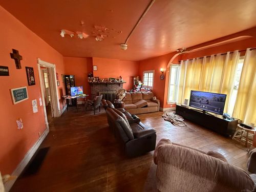 122 N Cleveland Ave, Galien, MI, 49113-9679 | Card Image