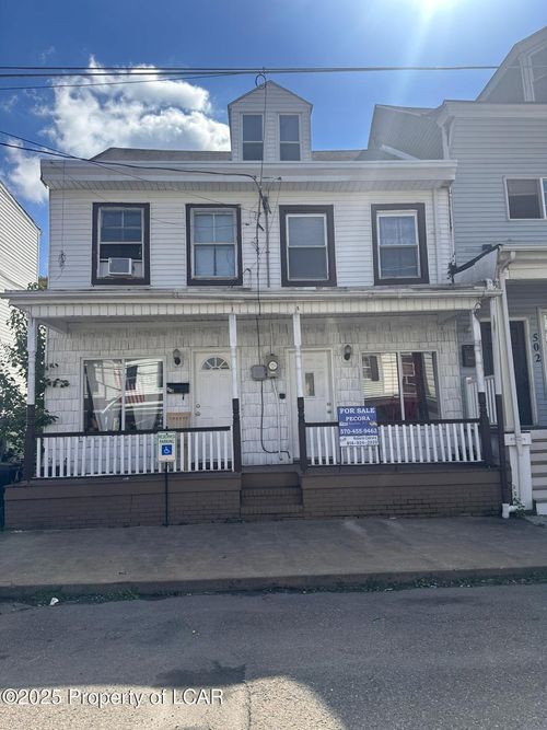 506 E Mahanoy St, MAHANOY CITY, PA, 17948-2811 | Card Image