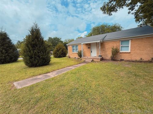 5901 E 3rd St, Tulsa, OK, 74112-1611 | Card Image
