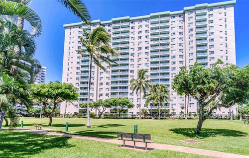 apt-1505-3009 Ala Makahala Pl, Honolulu, HI, 96818-7610 | Card Image