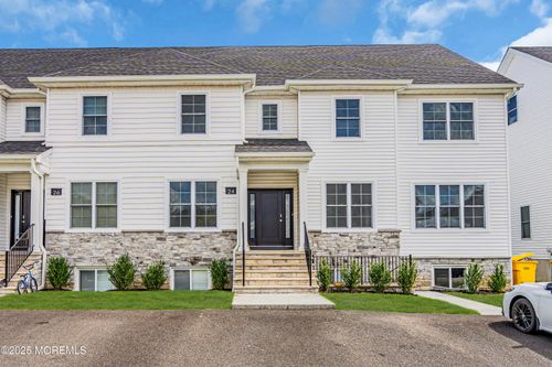 24 Holden Sq, Lakewood, NJ, 08701-5828 | Card Image