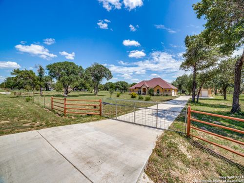 121 W Cr 6868, Natalia, TX, 78059 | Card Image