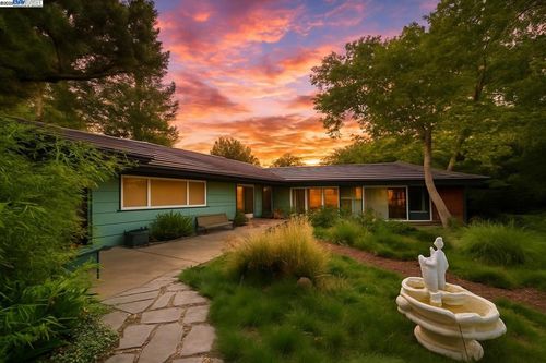811 Navaronne Way, Concord, CA, 94518-2174 | Card Image