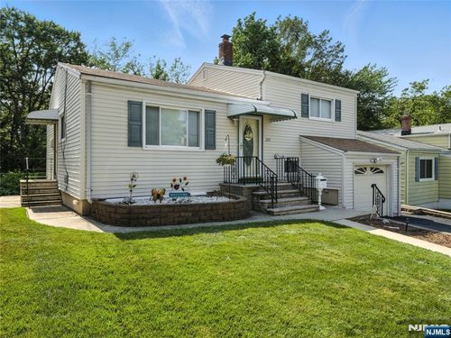 233 Fairway Ave, Belleville, NJ, 07109-1401 | Card Image
