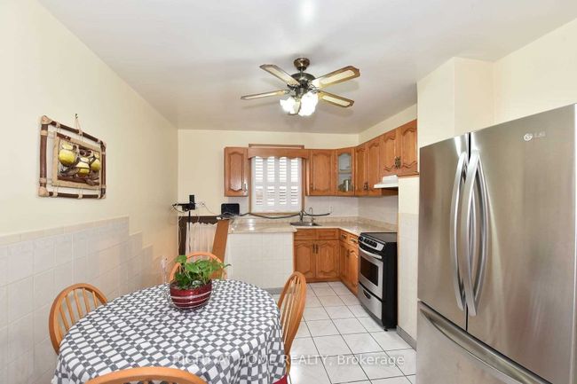 MAIN - 23 Amherst Ave, House other with 2 bedrooms, 1 bathrooms and 1 parking in York ON | Image 5