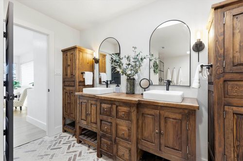 6 Horseshoe Dr, Highland Village, TX, 75077-6714 | Card Image