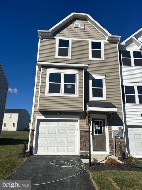 29 Trotting Rd, INWOOD, WV, 25428-3256 | Card Image