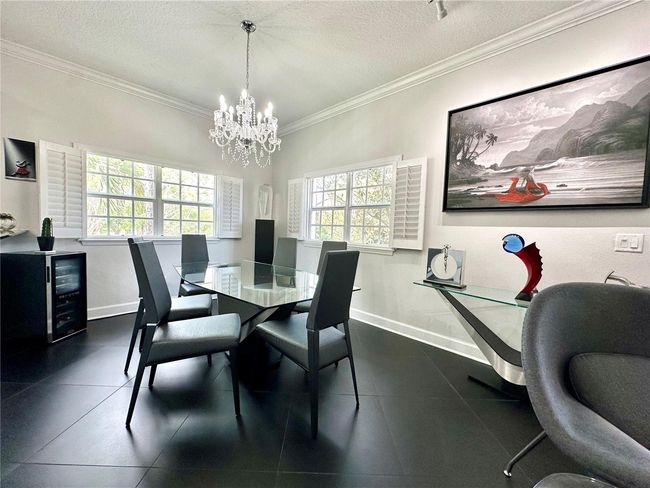dining area | Image 6