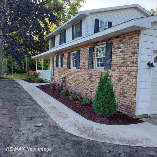 11890 Swan Creek Rd, Saginaw, MI, 48609-9126 | Card Image