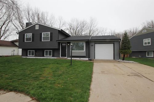 1820 Woodland Dr, Elkhart, IN, 46514-9284 | Card Image