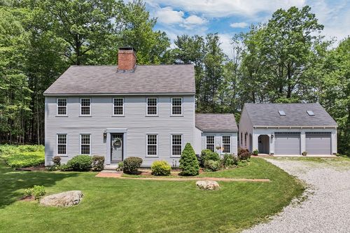 69 King Rd, Bedford, NH, 03110-4216 | Card Image