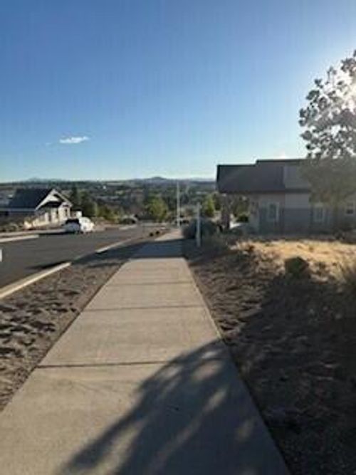 76-1052 Se Greenleaf Ln, Madras, OR, 97741-1639 | Card Image
