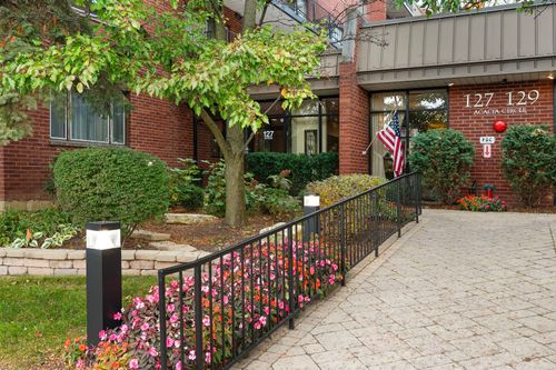 unit-304-127 Acacia Cir, Indian Head Park, IL, 60525-9050 | Card Image