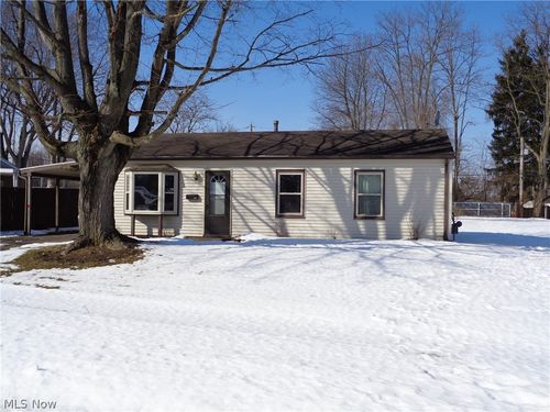 3843 Roosevelt Ave Ne, Canton, OH, 44705-2749 | Card Image