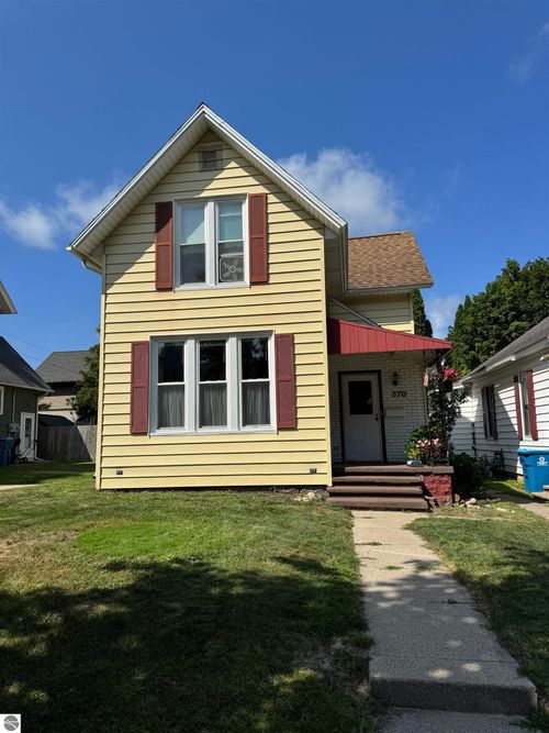 370 4th St, Manistee, MI, 49660-2931 | Card Image