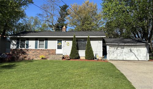 5407 Newcastle Dr Se, Kentwood, MI, 49508-6154 | Card Image