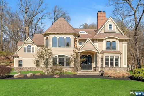 213 Stokes Farm Rd, Franklin Lakes, NJ, 07417-2948 | Card Image
