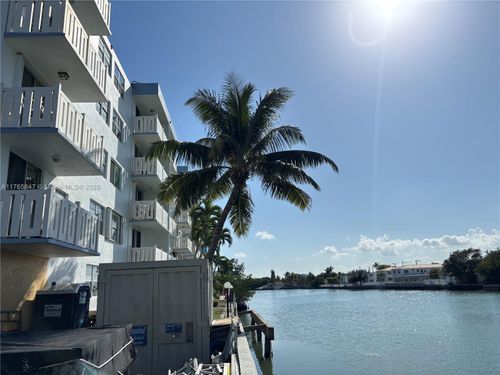 apt-413-7900 Tatum Waterway Dr, Miami Beach, FL, 33141-1940 | Card Image