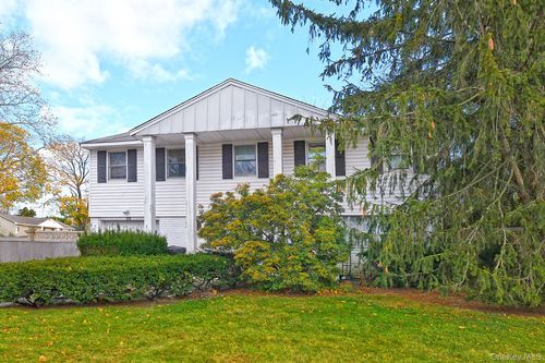 22 Suttonwood Dr, Commack, NY, 11725-5614 | Card Image