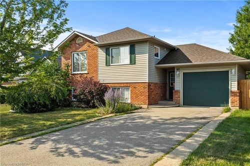 63 Autumn Cir, Smithville, ON, L0R2A0 | Card Image