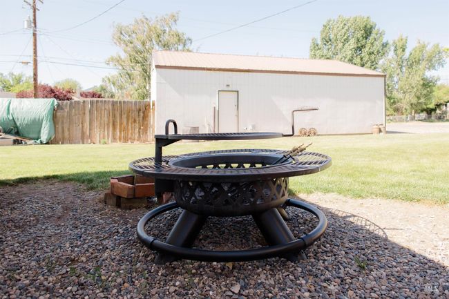 599 S Ada St, House other with 2 bedrooms, 1 bathrooms and 3 parking in Glenns Ferry ID | Image 33