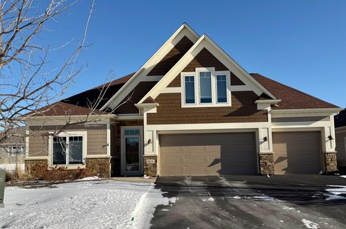 8824 Upper 7th Pl, Lake Elmo, MN, 55042-2004 | Card Image