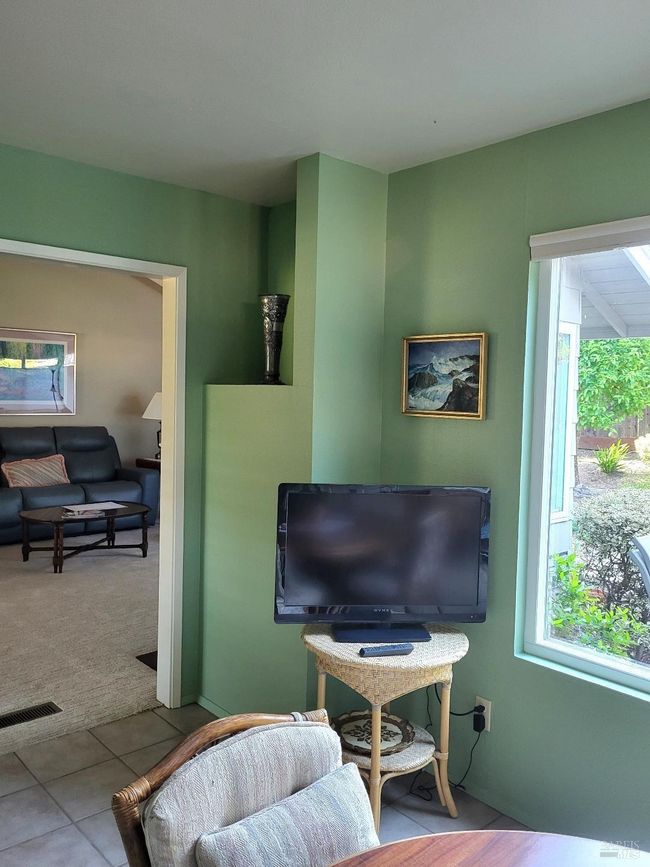 123 Old Oak Ln, House other with 2 bedrooms, 2 bathrooms and 4 parking in Santa Rosa CA | Image 12