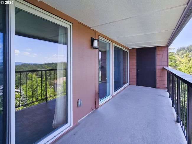 BLDG-25 - 213 Oswego Smt, Condo with 2 bedrooms, 2 bathrooms and 1 parking in Lake Oswego OR | Image 31