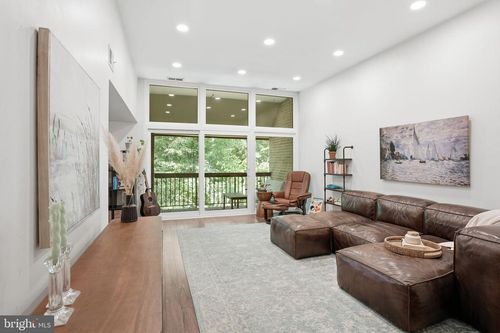 5b300-1663 Parkcrest Cir, RESTON, VA, 20190-4951 | Card Image