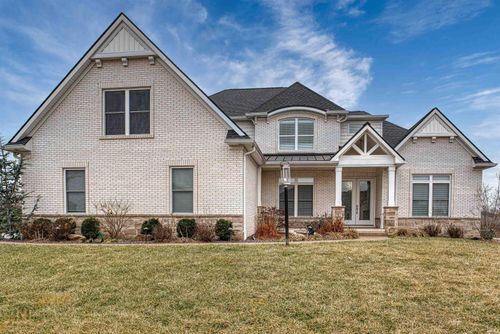 8671 Angel Dr, Newburgh, IN, 47630-9378 | Card Image