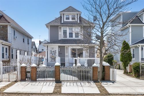 19132 113th Ave, Saint Albans, NY, 11412-2418 | Card Image