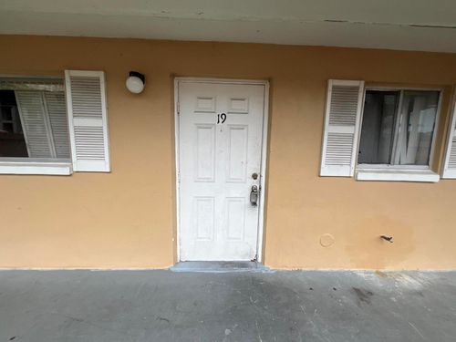 apt-c19-1501 Crescent Cir, Lake Park, FL, 33403-2252 | Card Image