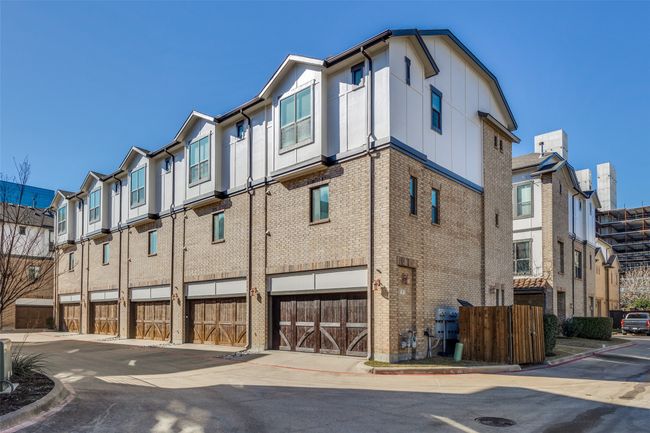 UNIT-16 - 13900 Noel Rd, Condo with 2 bedrooms, 2 bathrooms and null parking in Dallas TX | Image 21