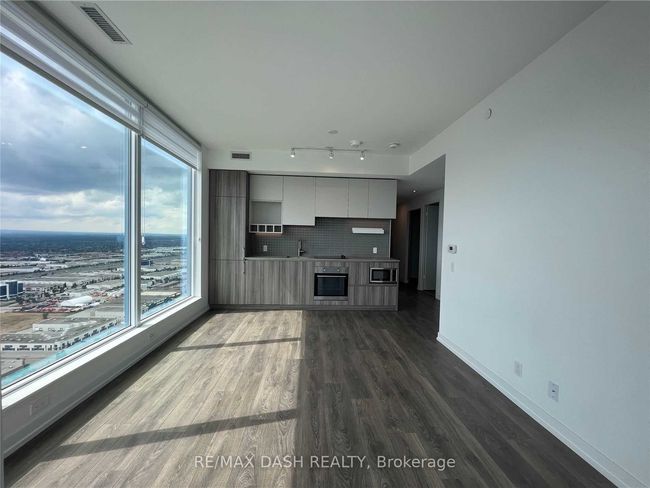 5009 - 5 Buttermill Ave, Condo with 3 bedrooms, 2 bathrooms and 1 parking in Vaughan ON | Image 4