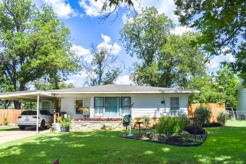 1921 S China St, Brady, TX, 76825-7309 | Card Image