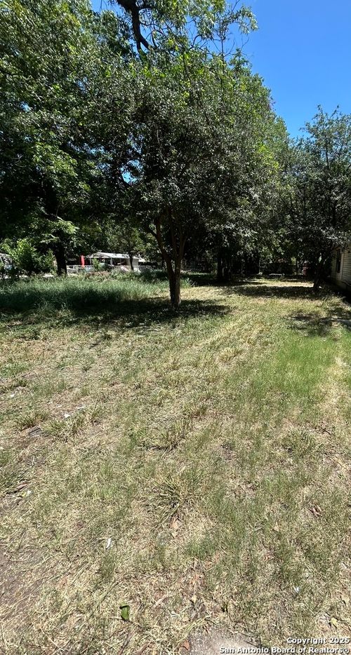 815 Green St, San Antonio, TX, 78225-1207 | Card Image
