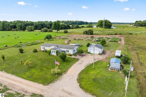 4433 Hamlin Rd, Grawn, MI, 49637-9803 | Card Image