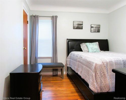 27304 Delton St, Madison Heights, MI, 48071-3318 | Card Image