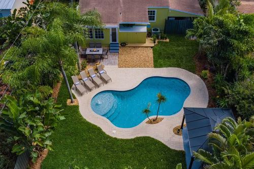 2515 Ne 8th Ave, Wilton Manors, FL, 33305-1215 | Card Image