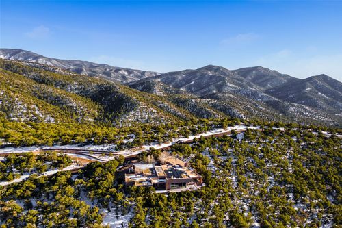 1135 S Summit Dr, Santa Fe, NM, 87501-8302 | Card Image